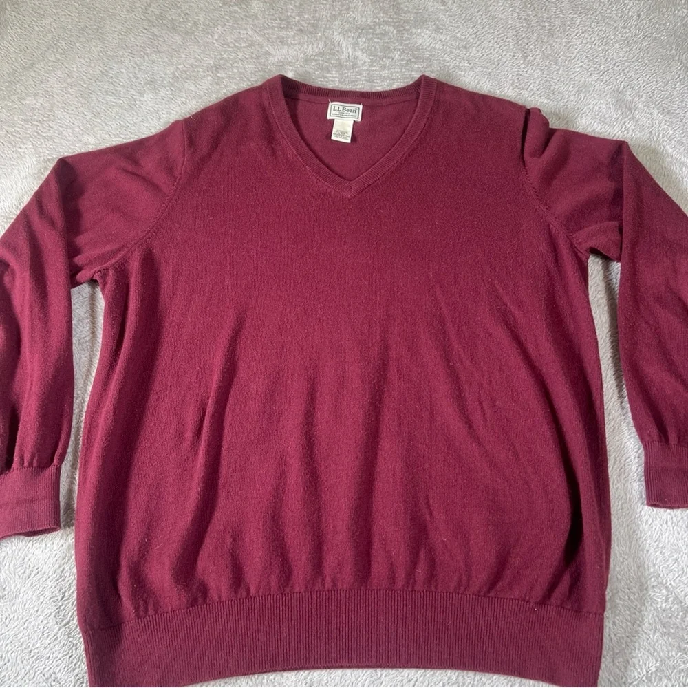 L.L. Bean maroon‎ V-neck men’s sweater  Large